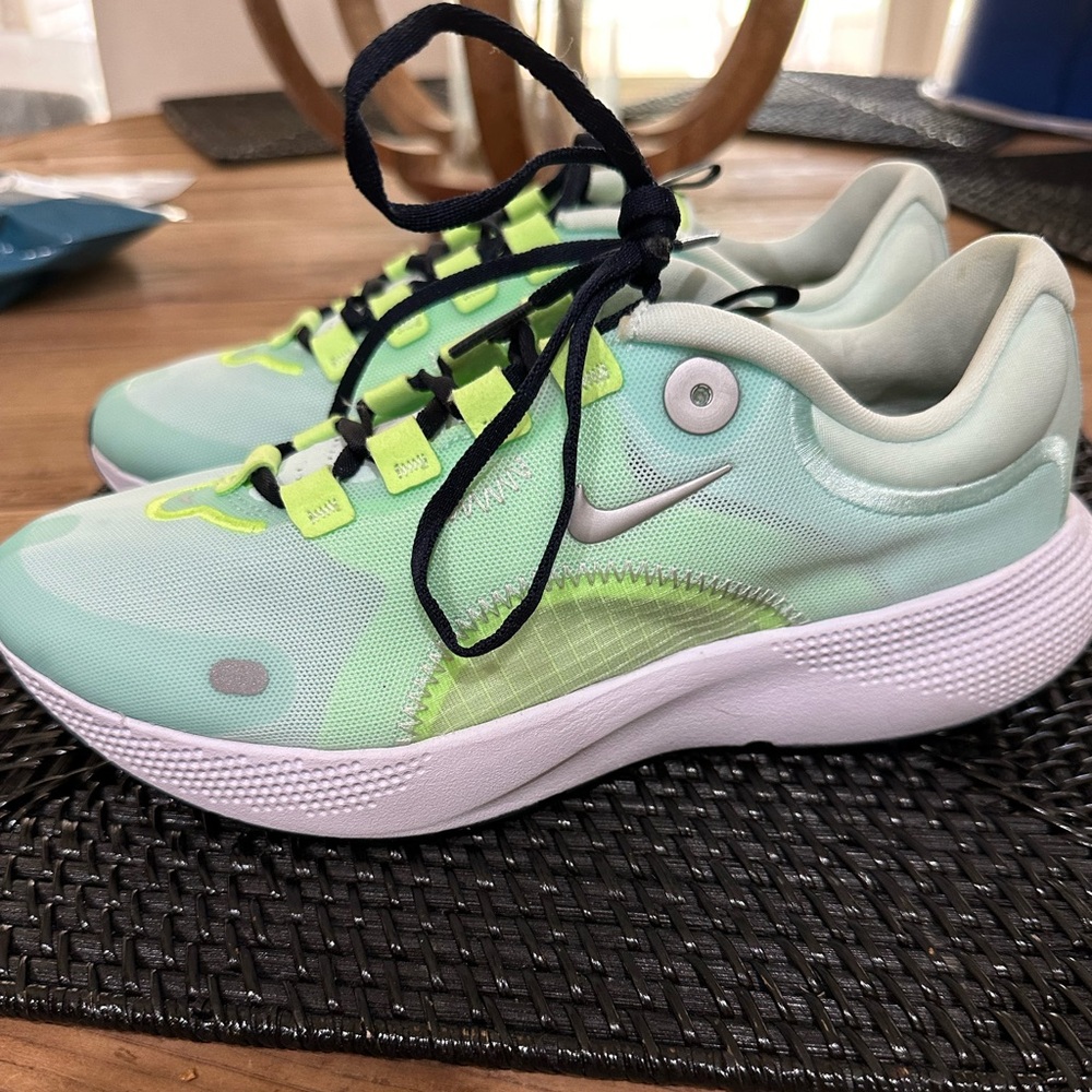 Nike React escape run real tint ghost size 7. New with no box. Closet clean out